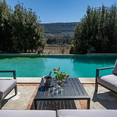 Maison-piscine Au Coeur Des Vignes à Hébergement de vacances Cassis