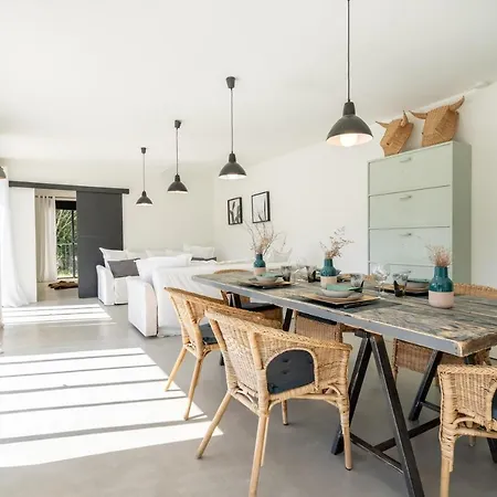 Maison-piscine Au Coeur Des Vignes à Hébergement de vacances