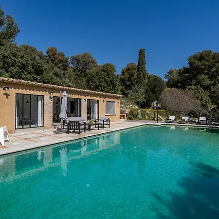Maison-piscine Au Coeur Des Vignes A *